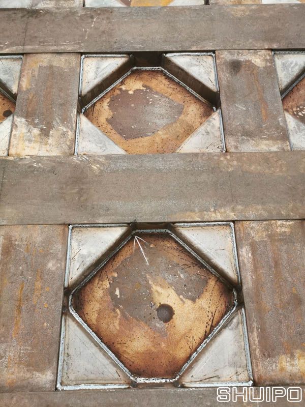 厢板智能焊接机器人焊接效果（重汽现?。? width=