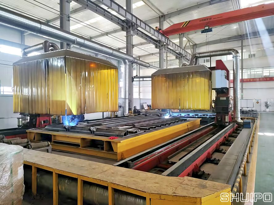 宽体自卸车底板焊接机器人